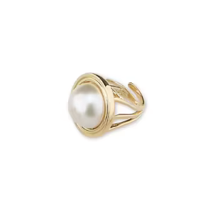 Anello Sovrani Fashion Mood in ottone dorato con conchiglia perlizzata